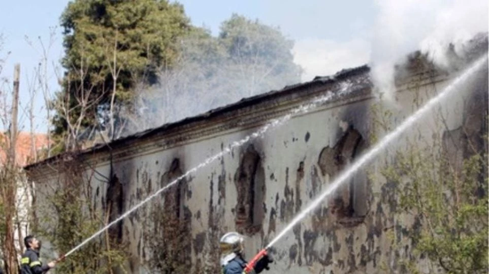 Φωτιά στο πρώην στρατόπεδο Παύλος Μελάς στη Σταυρούπολη
